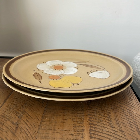 2 Vintage Hearthside Hand Painted Stoneware Dinner Plates - Painted in Japan - Picture 3 of 7
